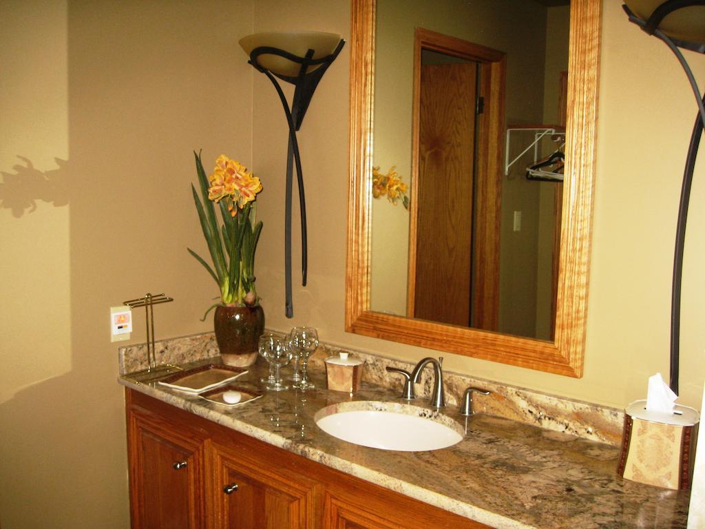 Mcdougall Lane Bed & Breakfast Drumheller Eksteriør bilde