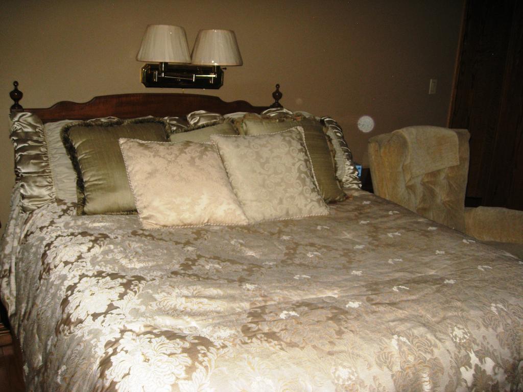 Mcdougall Lane Bed & Breakfast Drumheller Eksteriør bilde